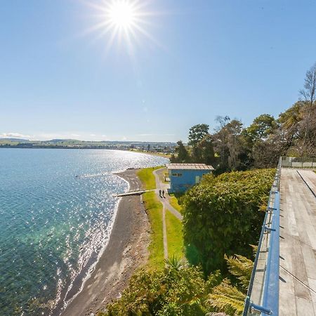 Spectacular Lakefront Home Taupo Exteriér fotografie
