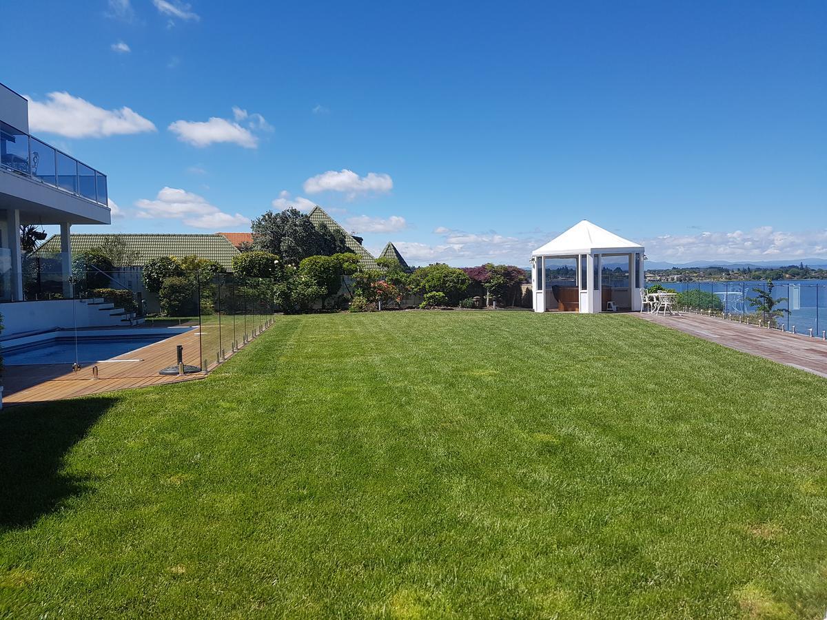 Spectacular Lakefront Home Taupo Exteriér fotografie