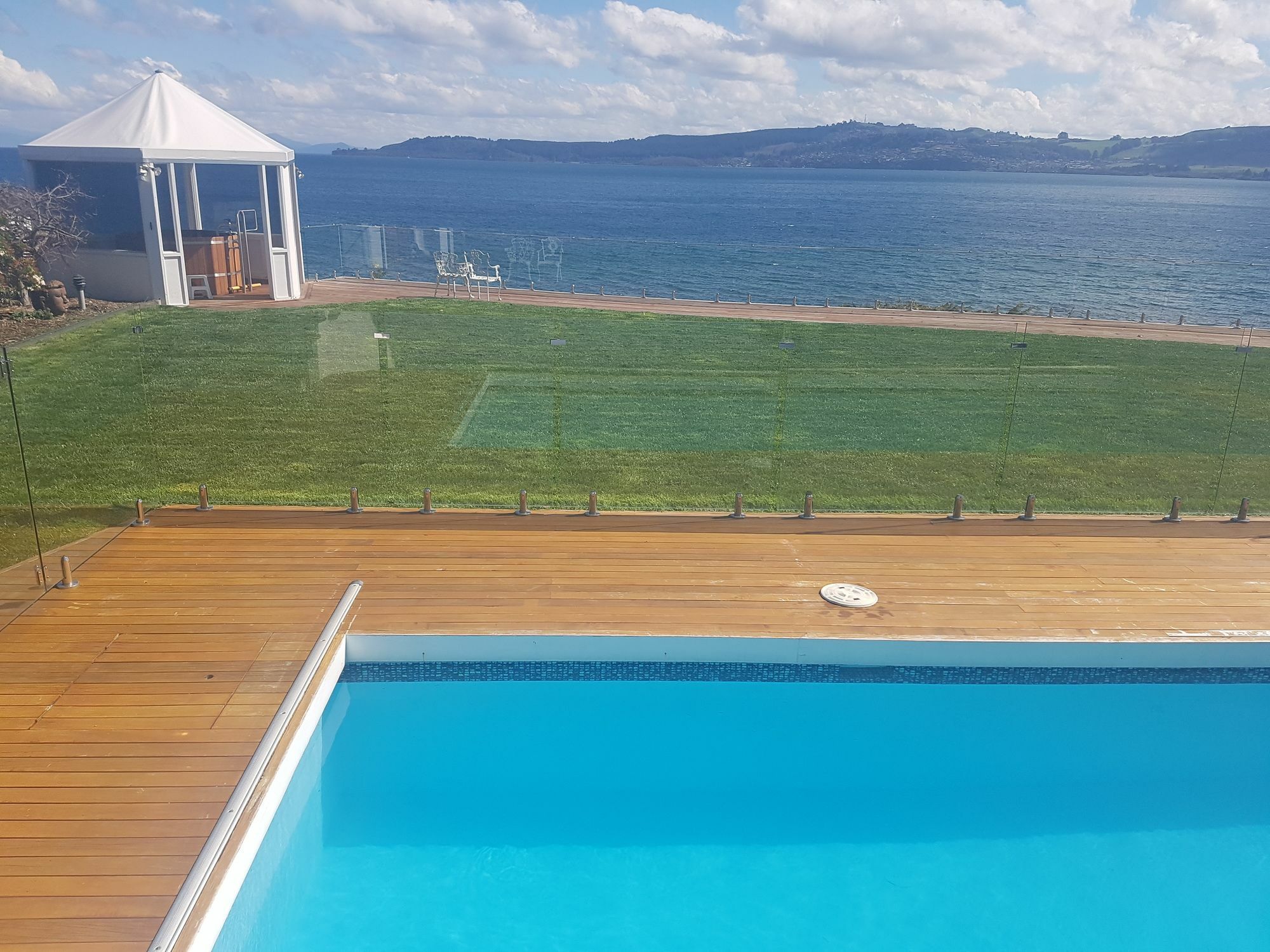 Spectacular Lakefront Home Taupo Exteriér fotografie