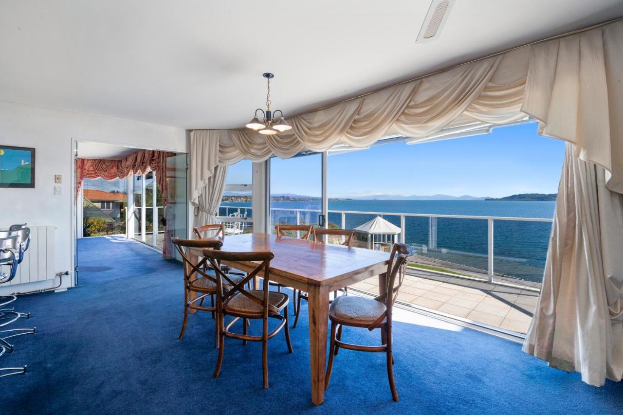 Spectacular Lakefront Home Taupo Exteriér fotografie