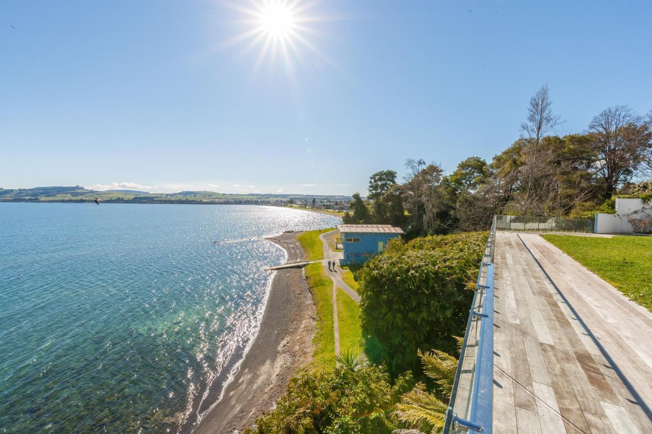 Spectacular Lakefront Home Taupo Exteriér fotografie