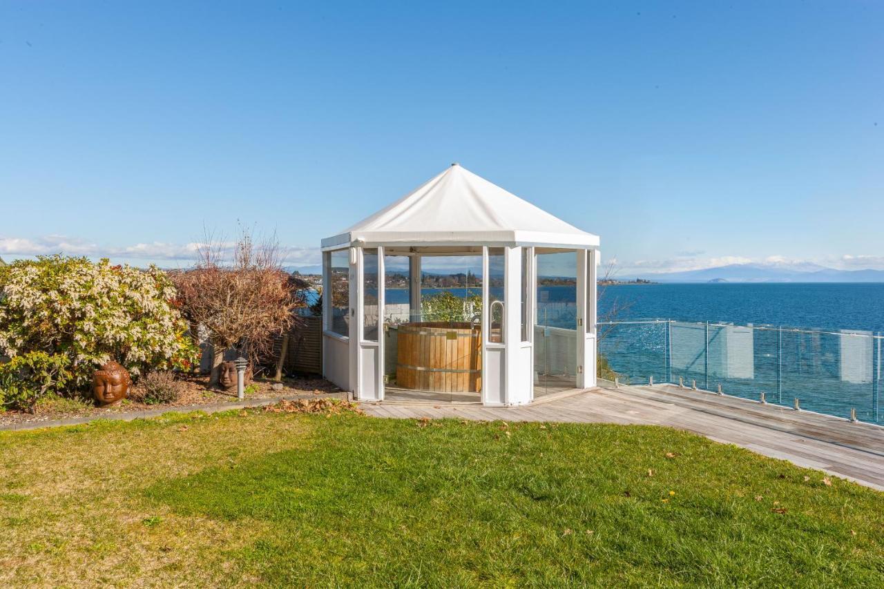 Spectacular Lakefront Home Taupo Exteriér fotografie