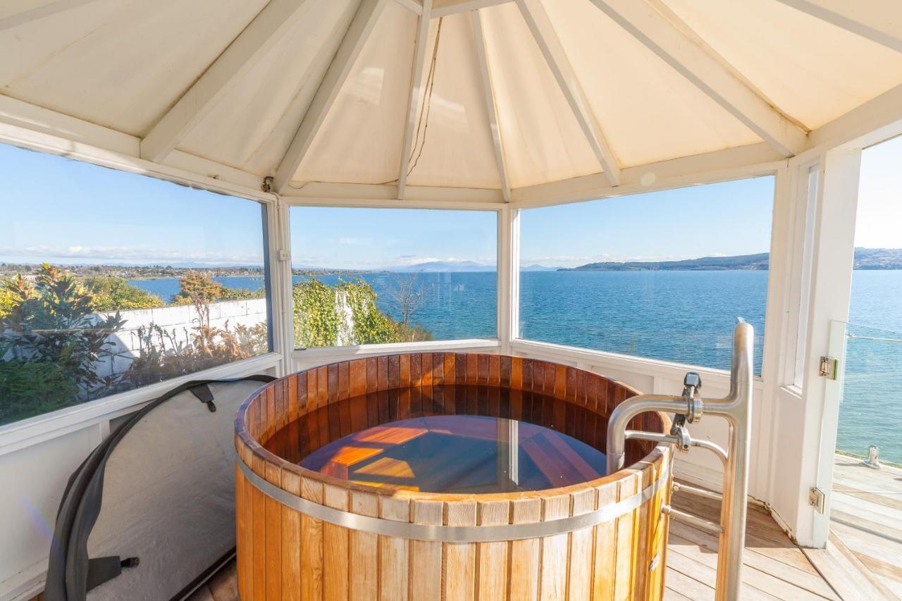 Spectacular Lakefront Home Taupo Exteriér fotografie