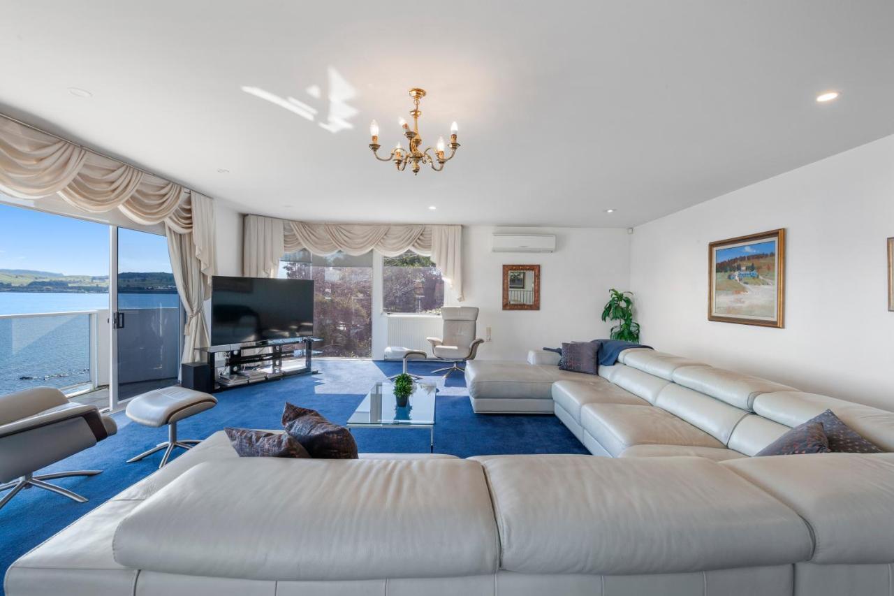 Spectacular Lakefront Home Taupo Exteriér fotografie