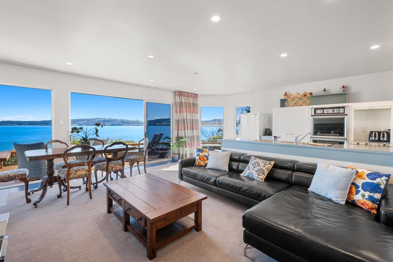 Spectacular Lakefront Home Taupo Exteriér fotografie