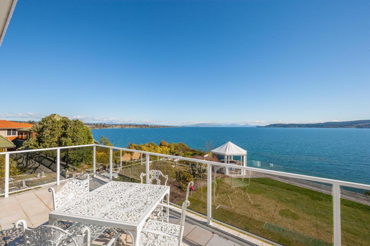Spectacular Lakefront Home Taupo Exteriér fotografie